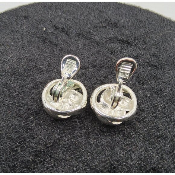 Vintage NWH Silver Tone Small Clip on Infinity Loops Earrings - Picture 4 of 4